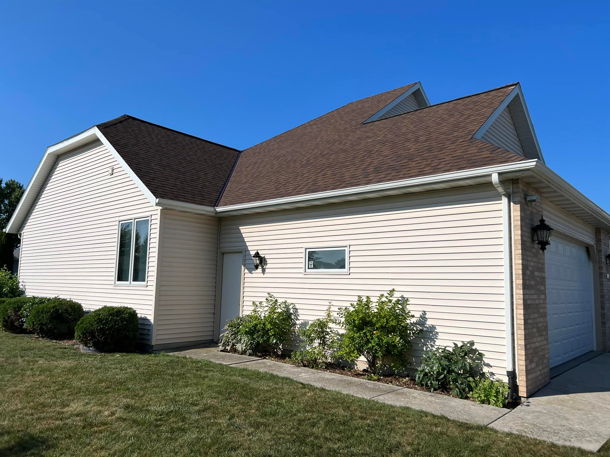 Wisconsin Roofing LLC | Sheboygan | CertainTeed | New Roof | Side View